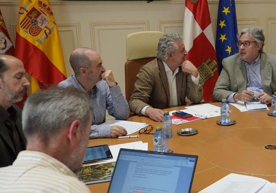 Reunión en la Diputación de Segovia del prejurado del Premio Internacional de Poesía Jaime Gil de Biedma.