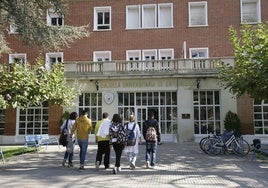 Condenan a la Diputación a pagar 21.666 euros a una profesora de la Escuela de Enfermería