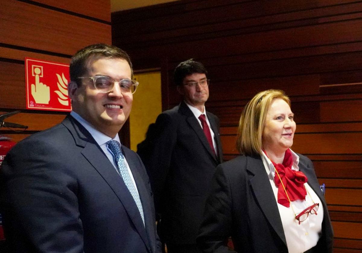 Varapalo a las Cortes por no reponer a la funcionaria que denunció por acoso al letrado mayor