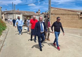 Los pasos con San Bernardino y San Isidro en la procesión de Urones de Castroponce