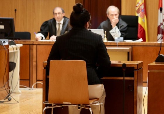 La acusada por el accidente mortal de la Nochebuena de 2022 durante la testifical, este miércoles.