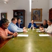 El presidente de la Diputación de Valladolid, Conrado Íscar, mantiene una reunión con los alcaldes de seis localidades del Valle de Esgueva.