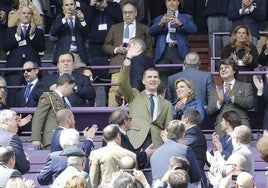 El Rey Felipe VI saluda desde el palco del estadio Zorrilla, en la final de Copa de 2016.