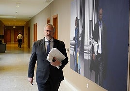 Carlos Pollán (Vox), presidente de las Cortes, antes de la reunión de la Mesa.