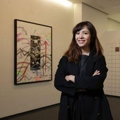 Patricia Sandonis, en la galería Javier Silva, rodeada de sus obras.