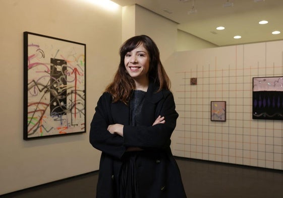 Patricia Sandonis, en la galería Javier Silva, rodeada de sus obras.