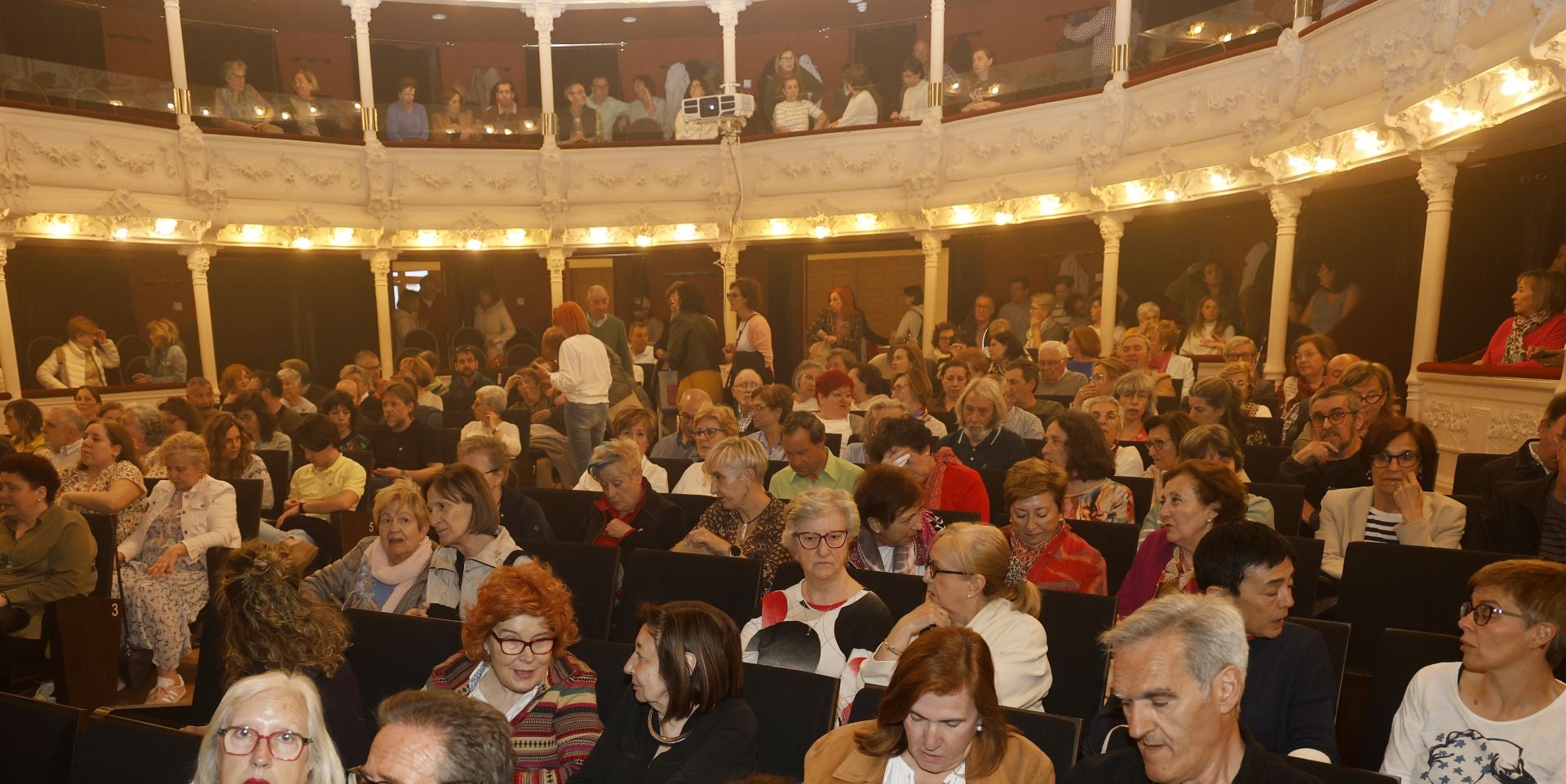 Manuela Velasco cierra la Primavera Cultural en Palencia