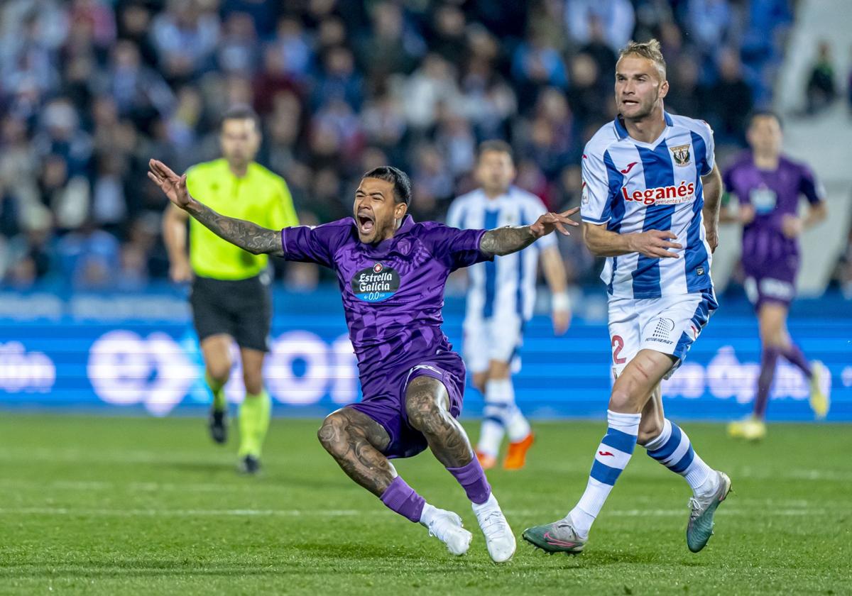 Kenedy, en una acción de un partido ante el Leganés.