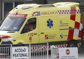Ambulancia en el Hospital General de Segovia.