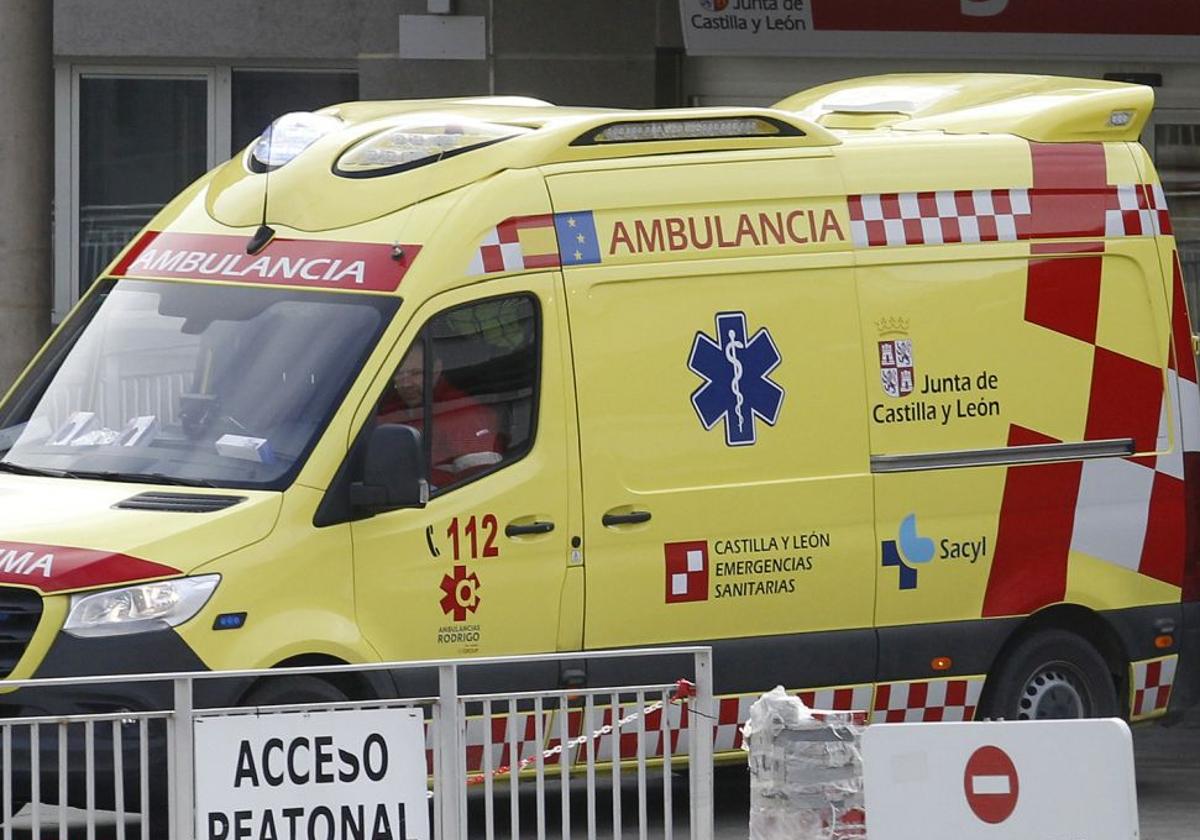 Ambulancia en el Hospital General de Segovia.