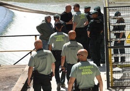 Varios miembros de la Guardia Civil en el dispositivo de búsqueda.