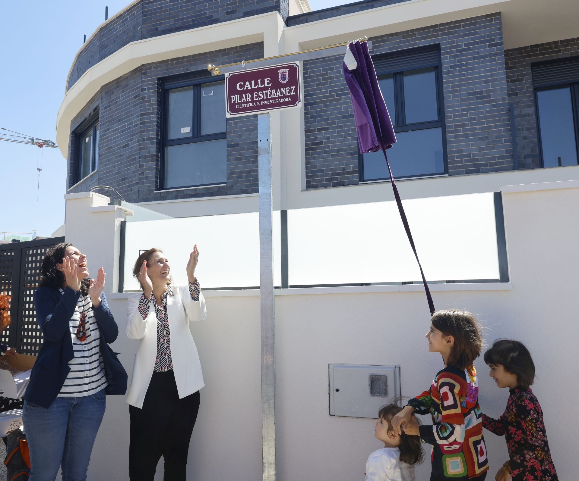 Palencia ya tiene una calle dedicada a Pilar Estébanez