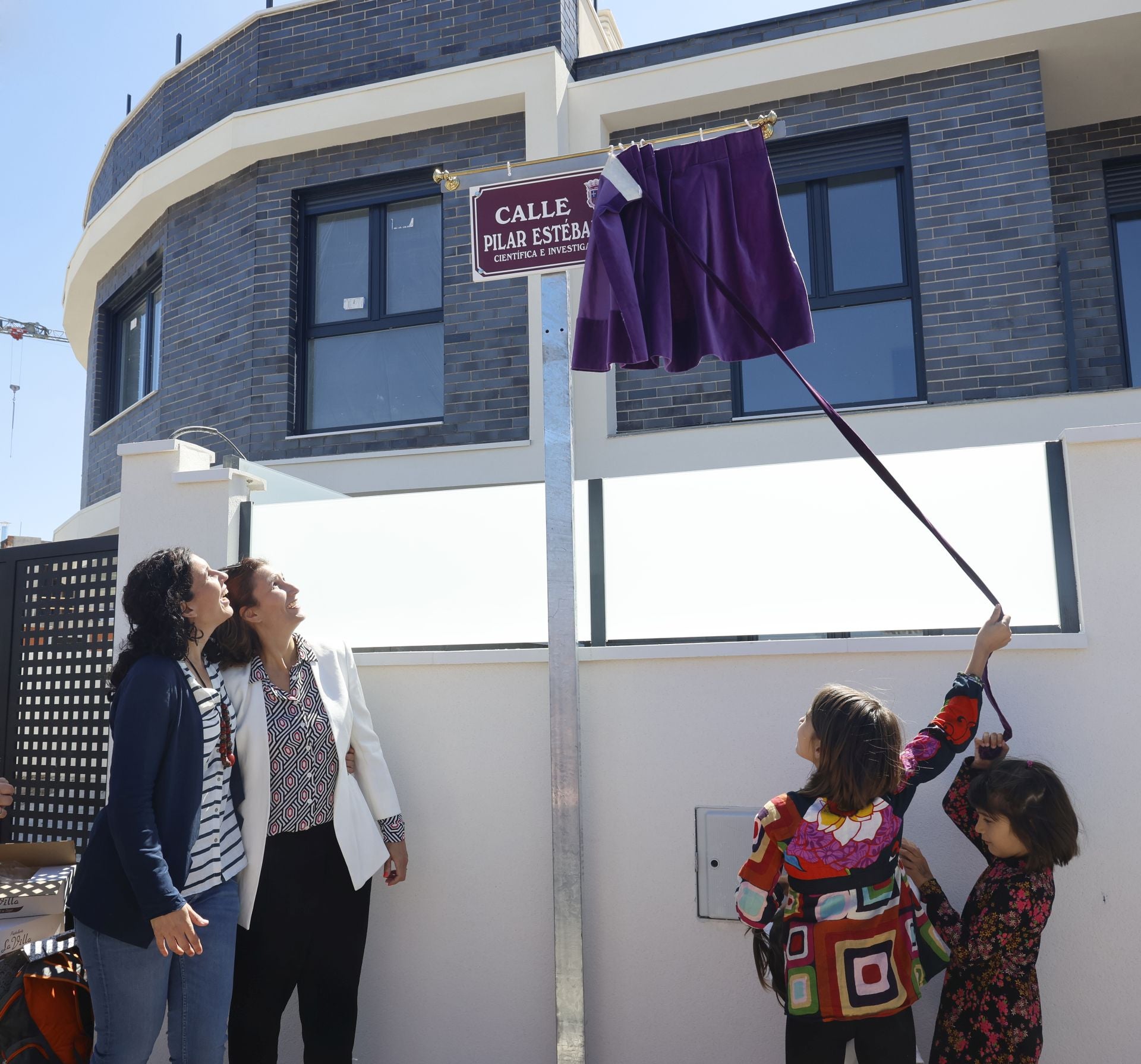 Palencia ya tiene una calle dedicada a Pilar Estébanez