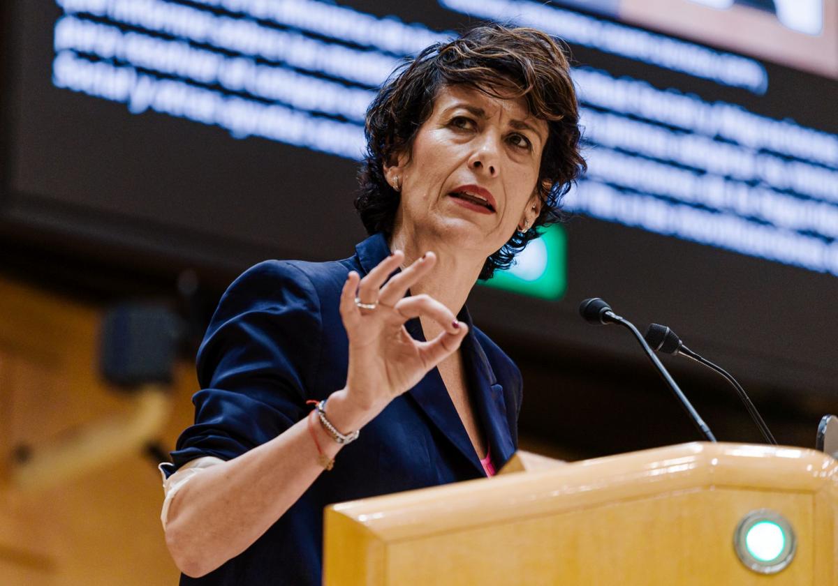 La ministra de Inclusión, Seguridad Social y Migraciones, Elma Saiz, durante su intervención en el Senado de este martes..