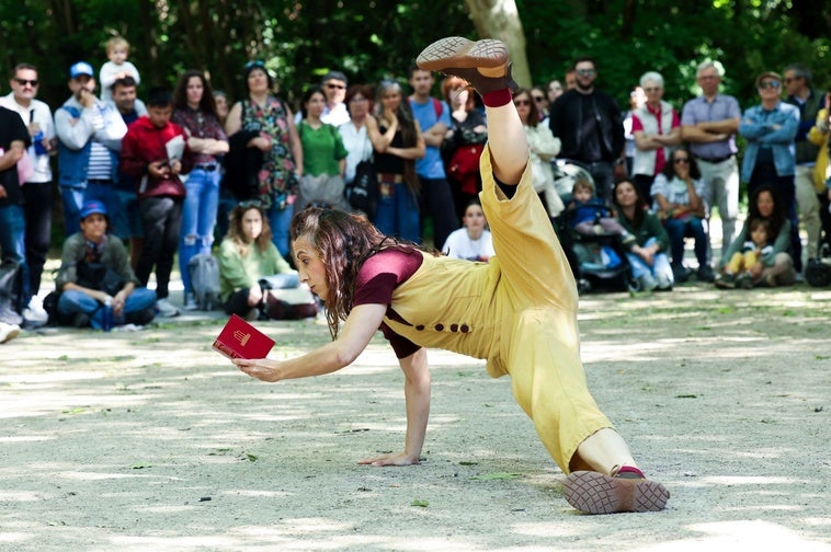 La bailarina vallisoletana Olga Martínez, durante 'Al vaivén'.