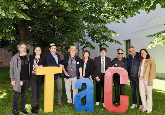 Representantes de las compañías vascas, esta mañana en el TAC.