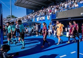 Los jugadores del Real Valladolid salen del túnel de vestuarios en Butarque antes de medirse este sábado al Leganés