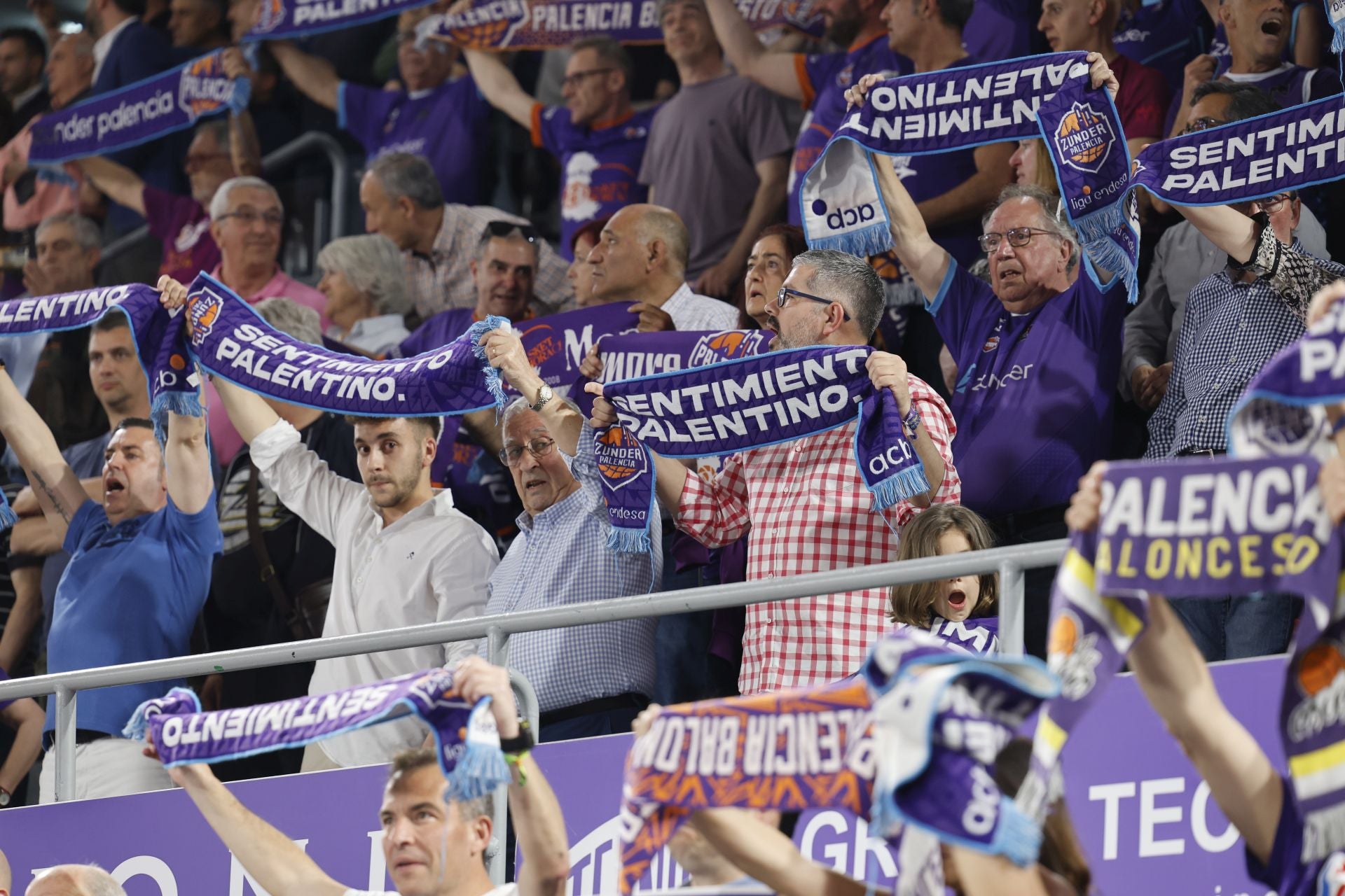 Así ha animado la afición palentina al Súper Agropal ante el Obradoiro