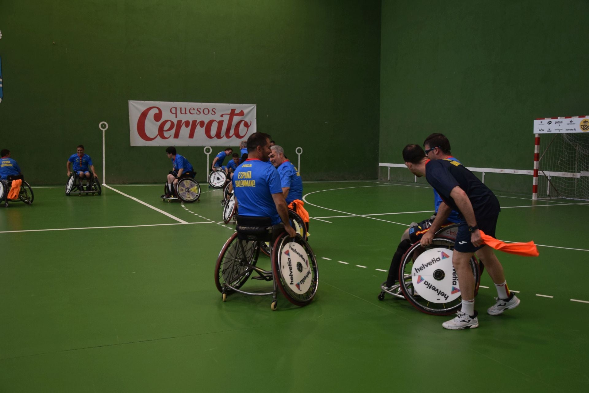 La selección española de balonmano en silla de ruedas se entrena en Velilla