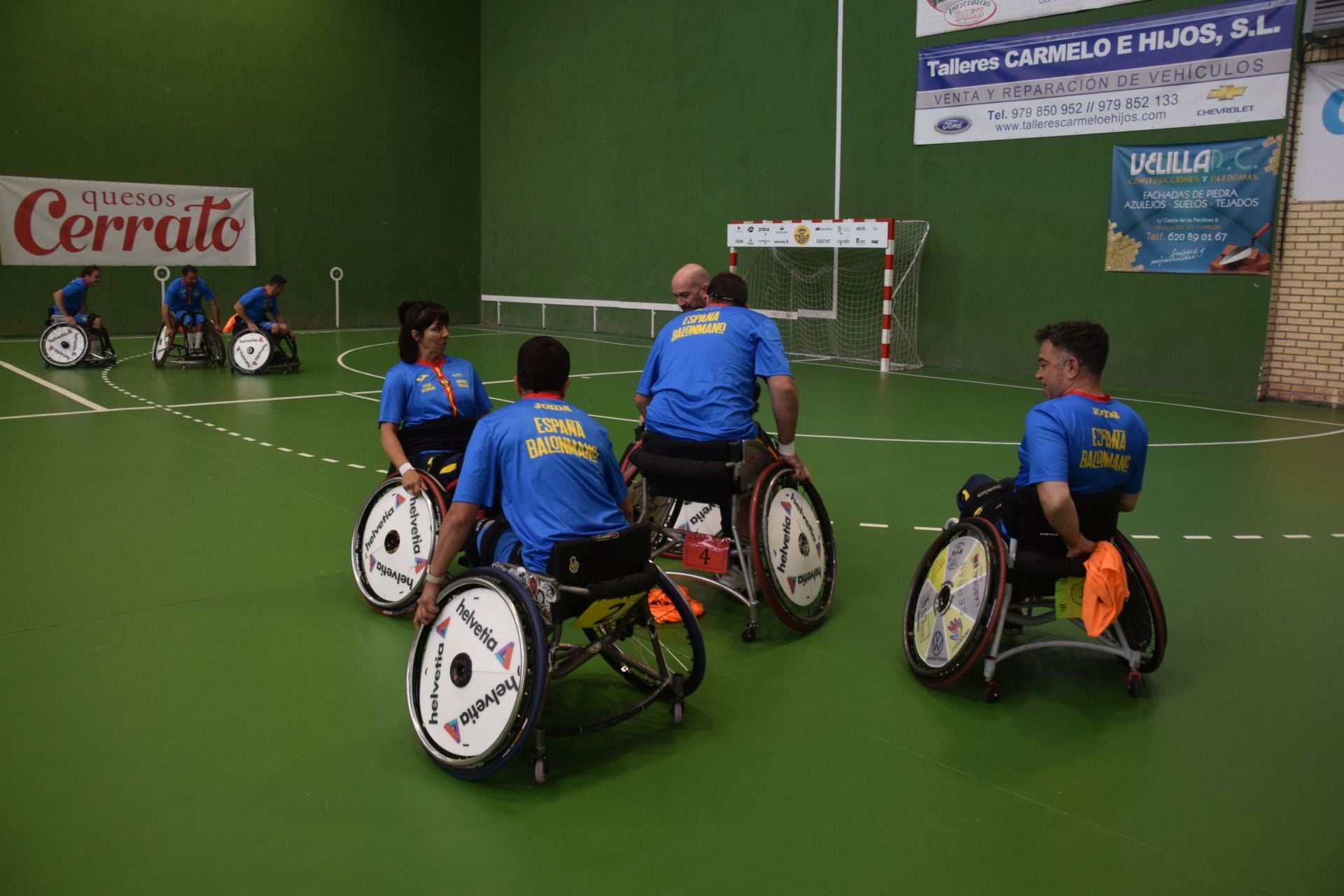 La selección española de balonmano en silla de ruedas se entrena en Velilla