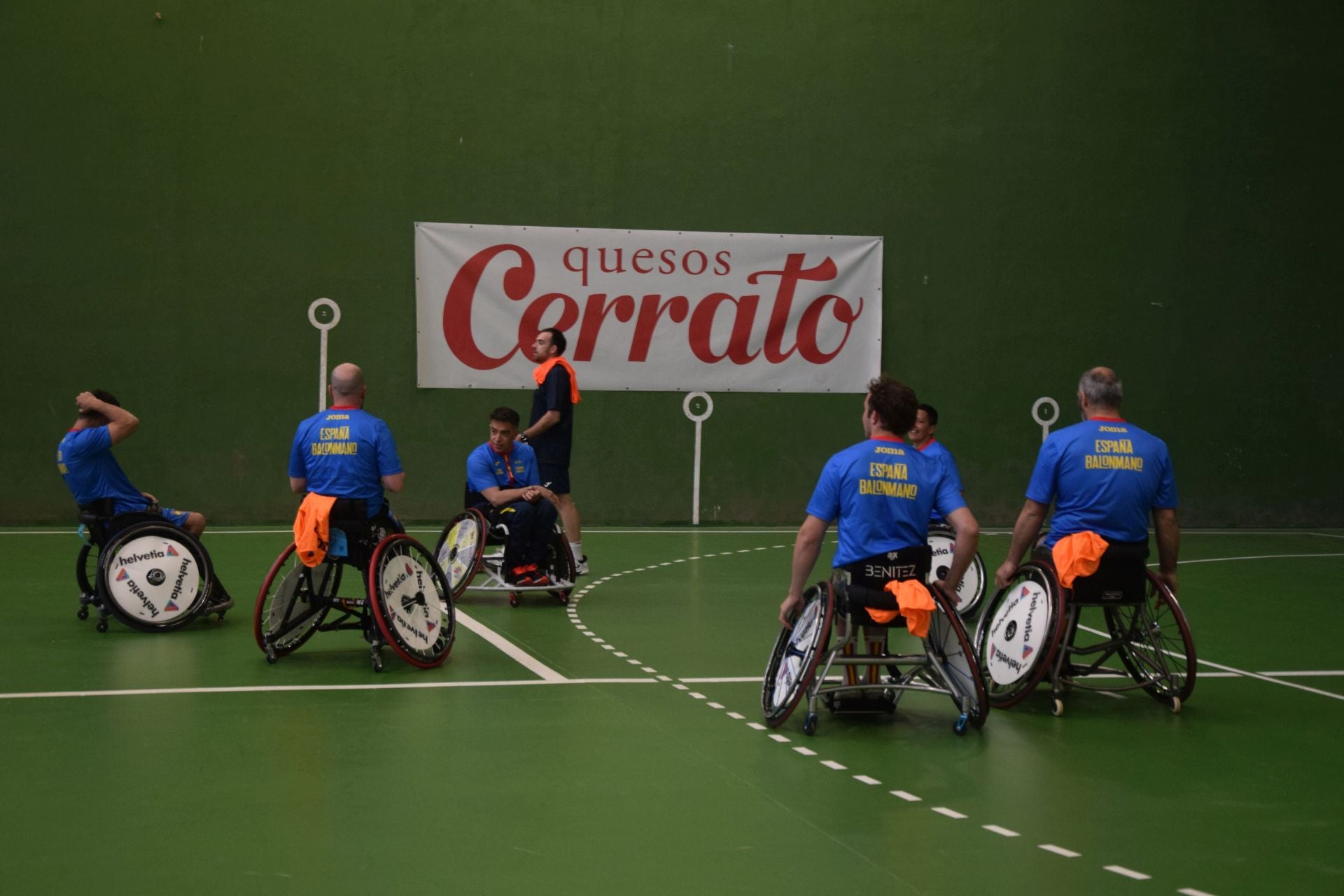 La selección española de balonmano en silla de ruedas se entrena en Velilla