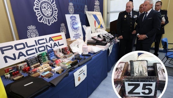 Armas y drogas intervenidas en la 'operación Churruca' y detalle de las marcas de la araña en los paquetes de cocaína y del lote (Z5) procedente de Galicia.
