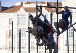 Espectáculo de Motionhouse en la Plaza Zorrilla.