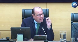 Pedro Antonio Heras (PP), durante la discusión con el procurador socialista Jesús Guerrero.