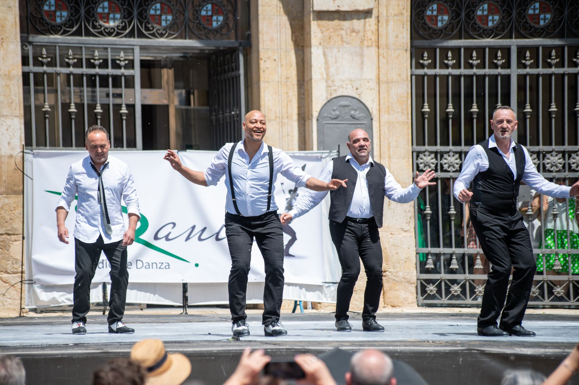 Cuarenta bailarines celebran en Palencia el día del claqué