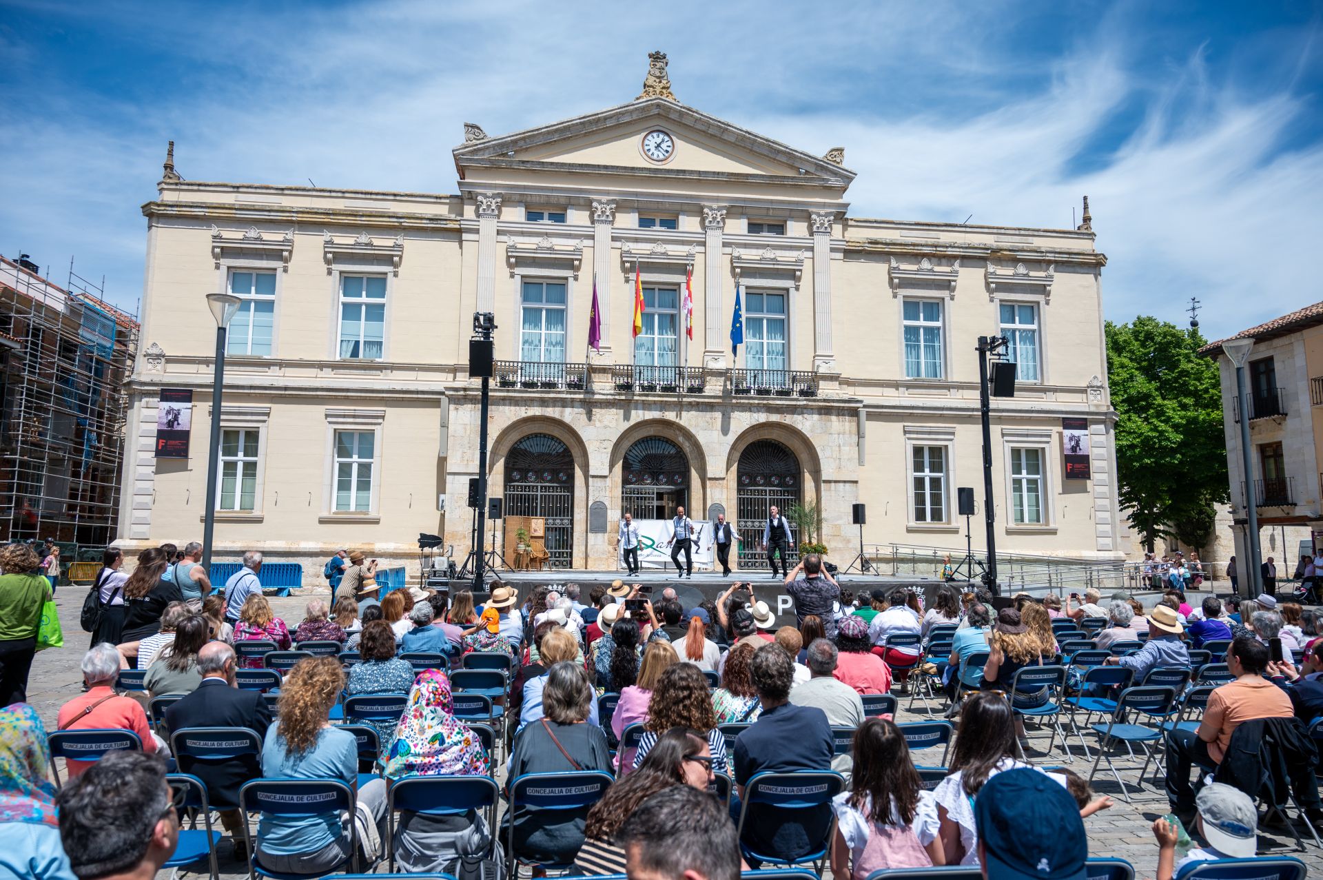 Cuarenta bailarines celebran en Palencia el día del claqué