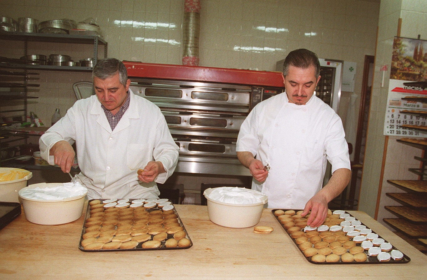 Artesanos del bollo de Portillo. 31 de marzo de 2000.