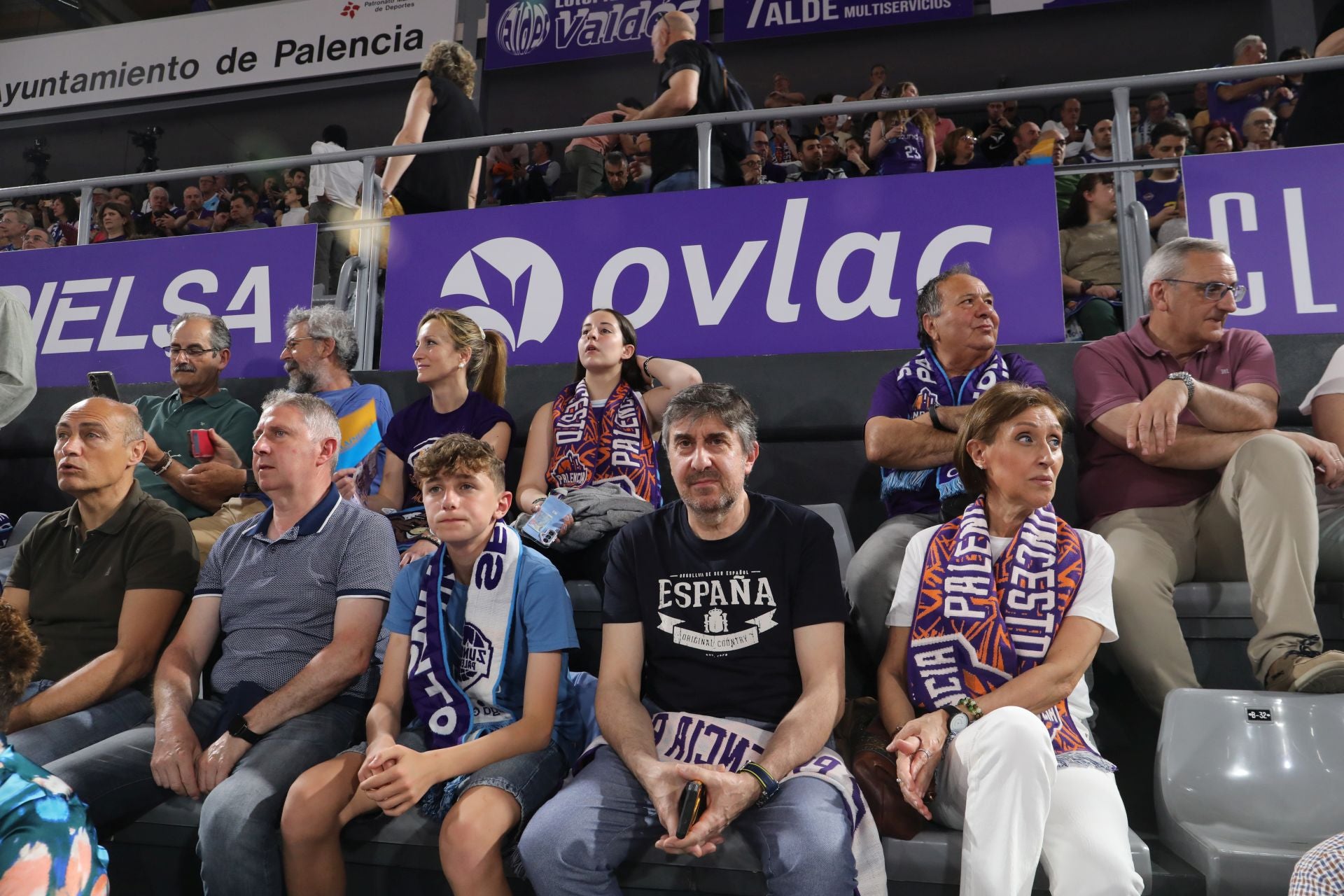 Así anima el público palentino al Súper Agropal ante el Obradoiro