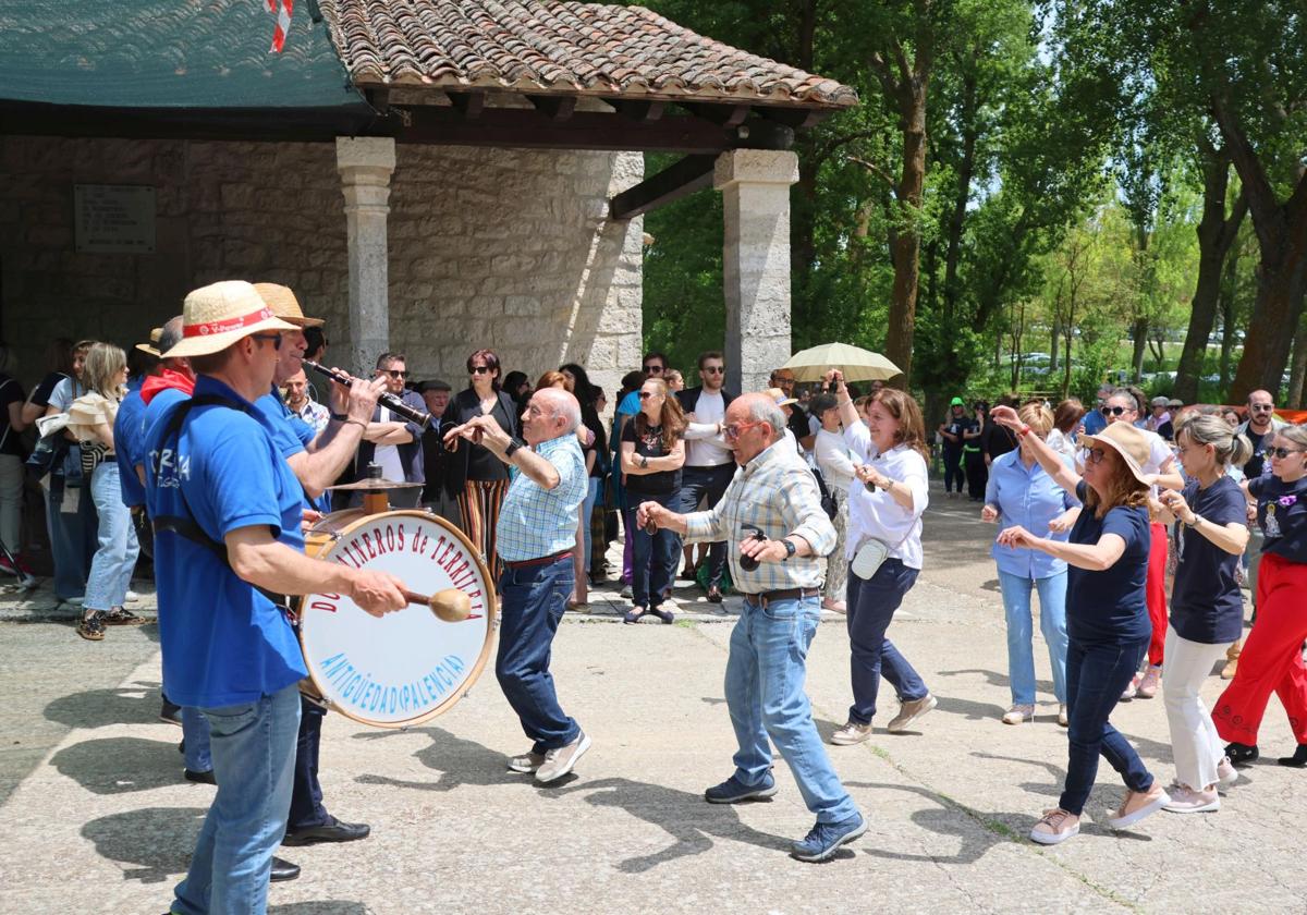 Danza en honor a la Virgen de Garón.