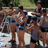 Una charanga, en plena actuación, en Cantalejo.