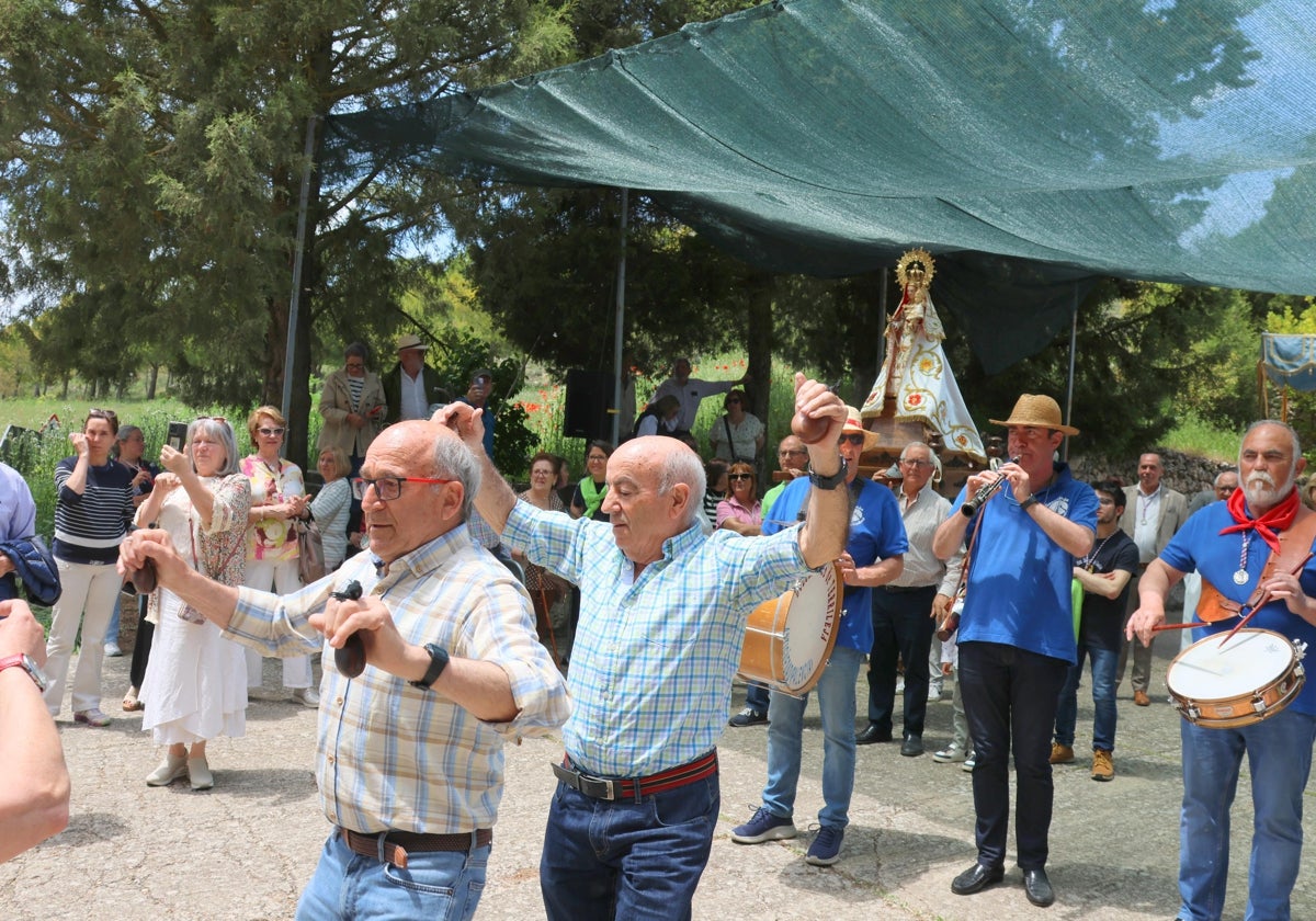 Antigüedad danza a la Virgen de Garón
