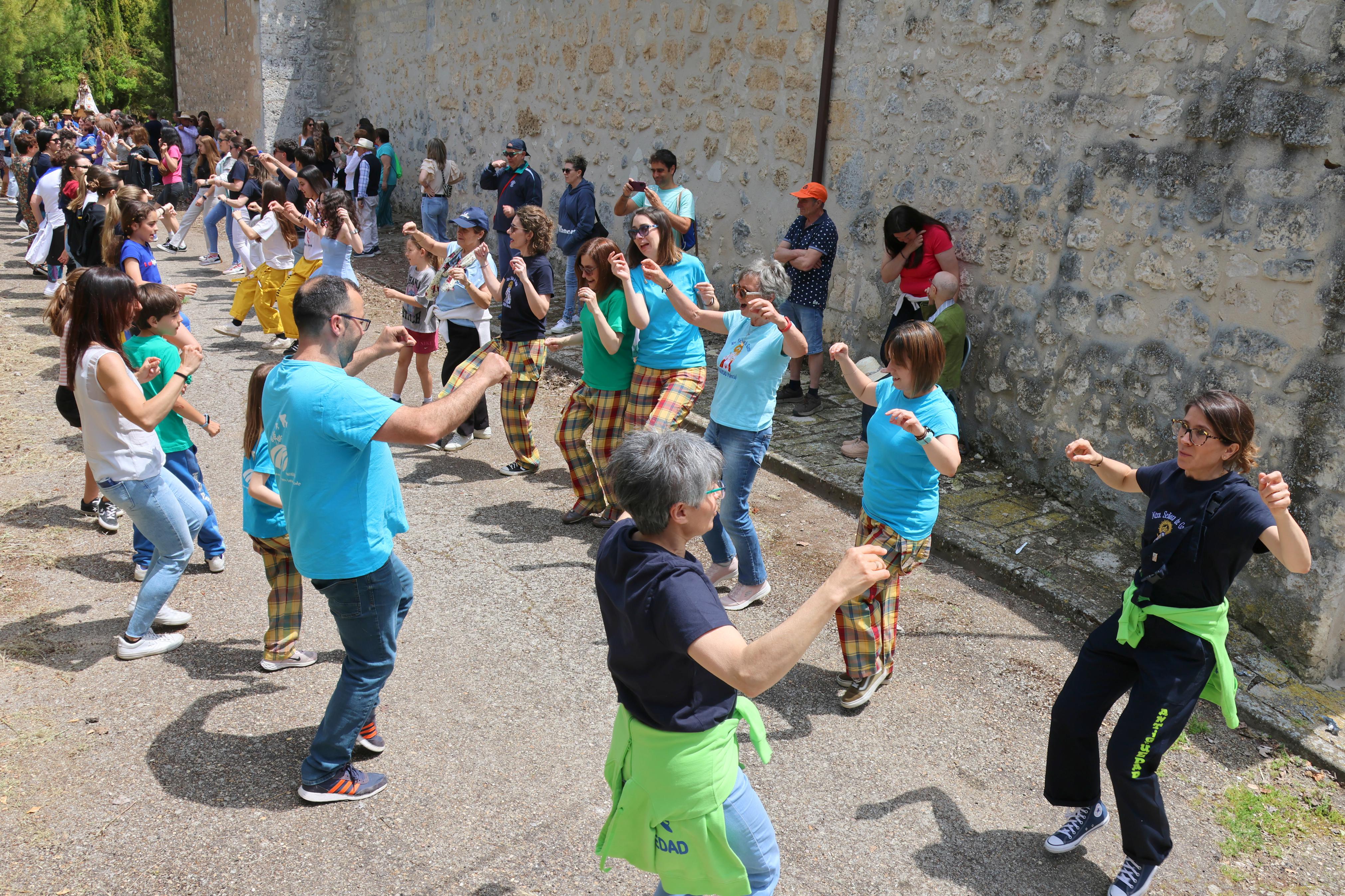 Antigüedad danza a la Virgen de Garón