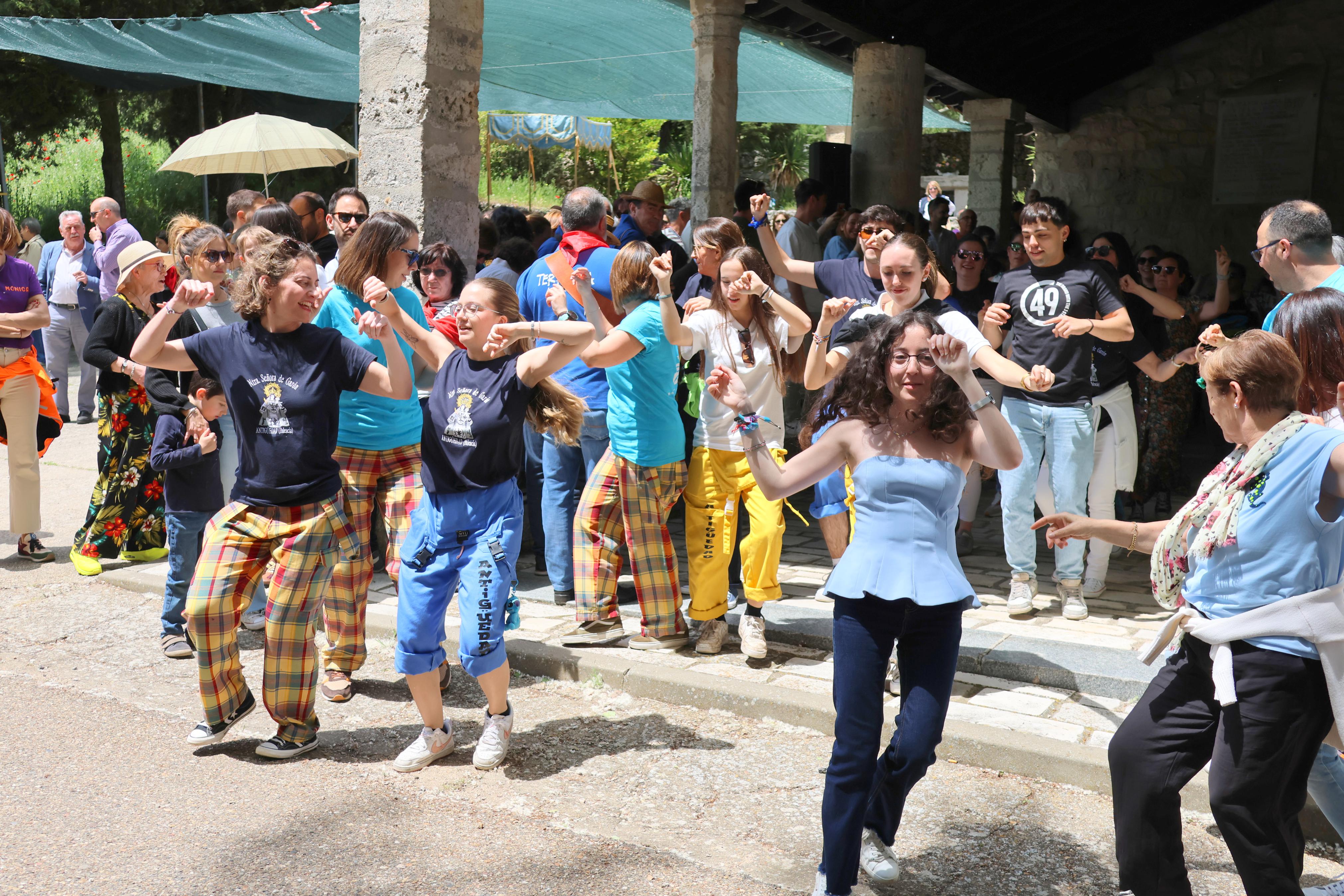 Antigüedad danza a la Virgen de Garón