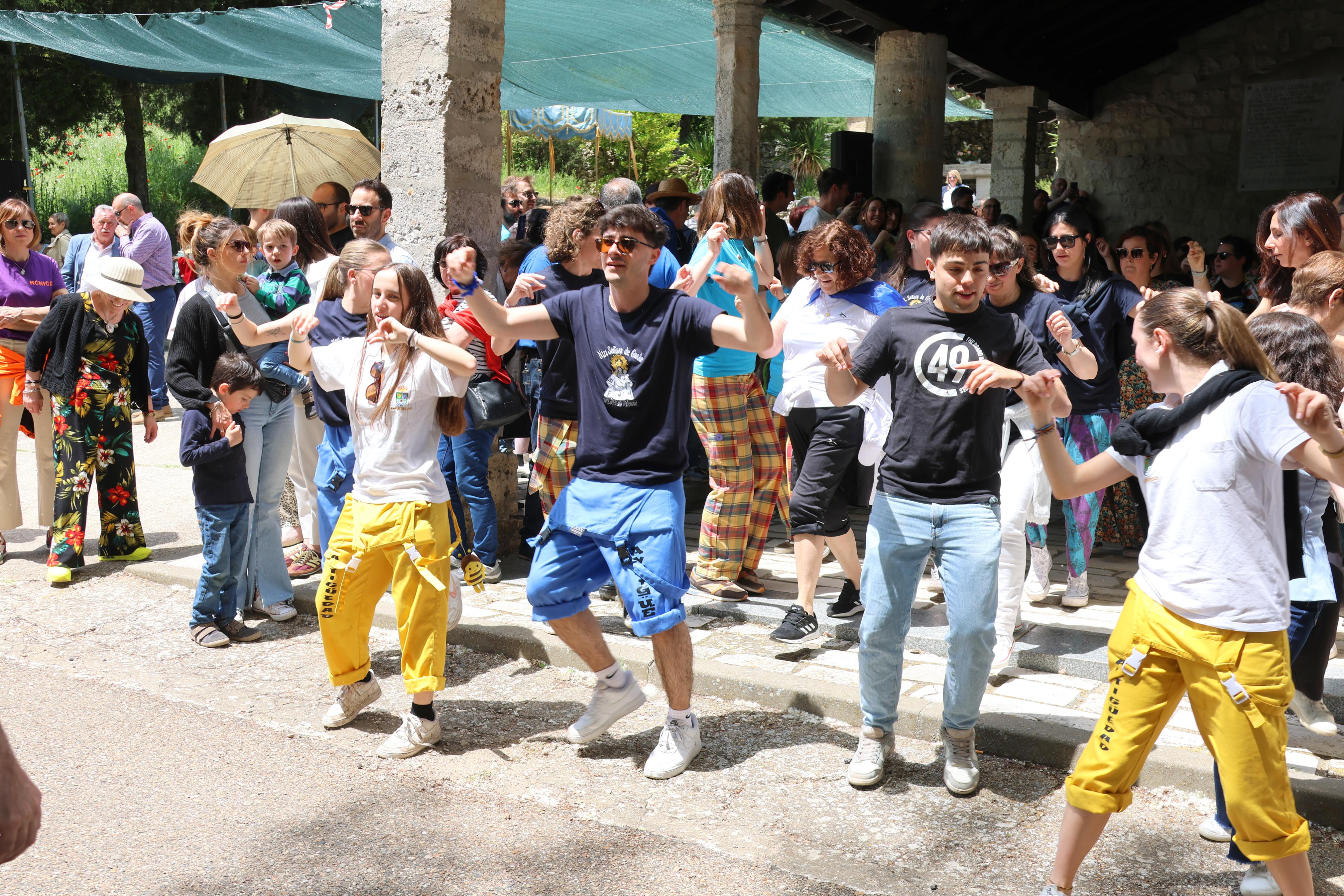 Antigüedad danza a la Virgen de Garón