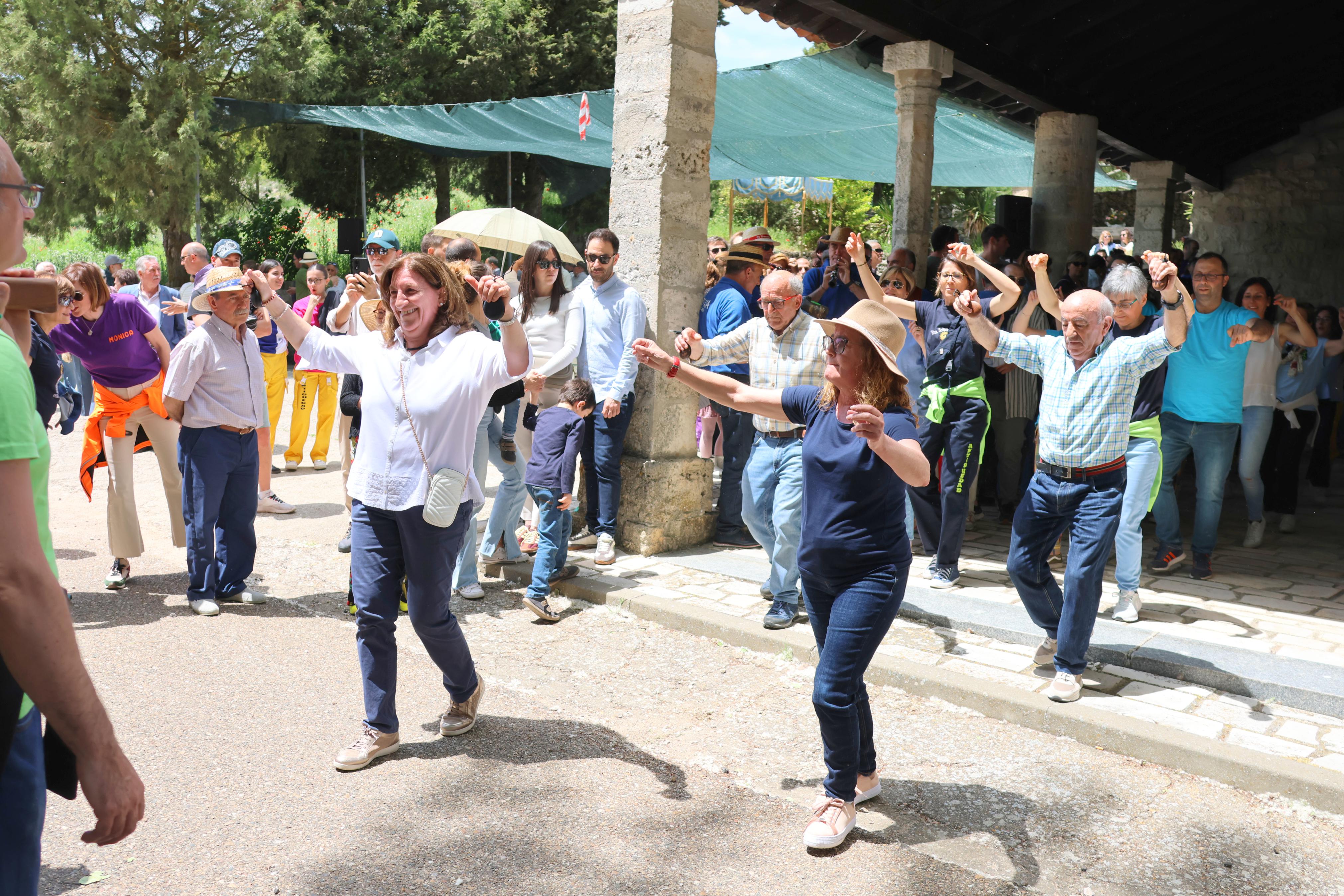 Antigüedad danza a la Virgen de Garón