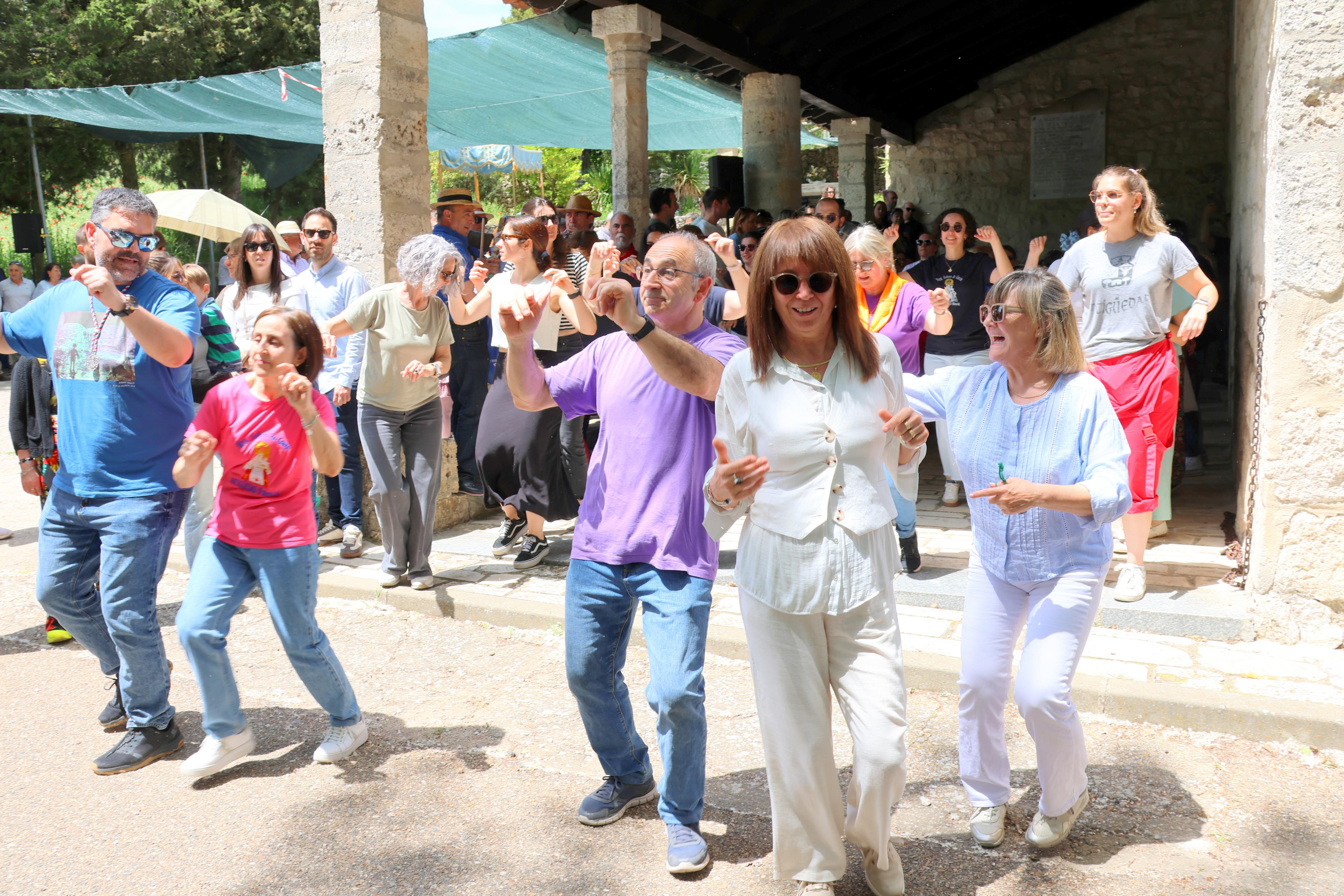 Antigüedad danza a la Virgen de Garón