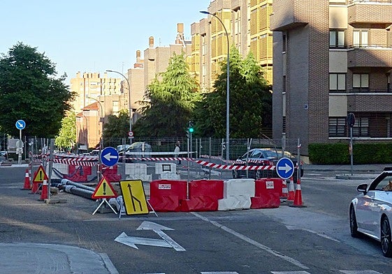 El islote por obras habilitado en el cruce de Hernando de Acuña con Ciudad de la Habana.