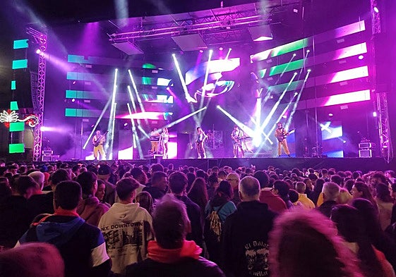 Actuación de una orquesta durante unas fiestas de Cuéllar.