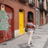 Una de las viviendas que empleaba el clan familiar desmantelado, dedicado a la explotación sexual de mujeres, se encontraba en un edificio residencial de la calle Estación.