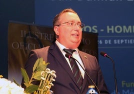 El presidente del Colegio Oficial de Médicos de Segovia, Graciliano Estrada, en una intervención en al sede de la institución.