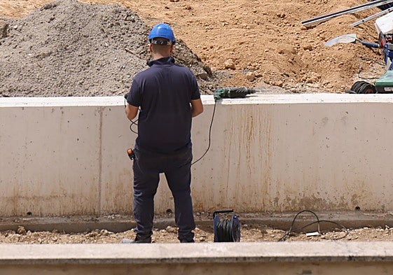 Estado actual de las obras de la piscina de Riosol.