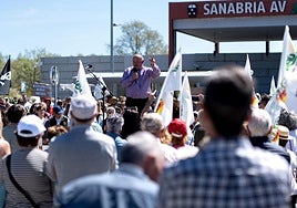 Concentración contra la pérdida de frecuencias ferroviarias en Zamora.
