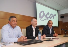 De izq a dcha Eliseo Veganzones, Jesús Posadas y Ramón Bocos, vicepresidente, presidente y secretario de Acor.