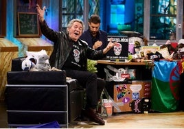 Miguel Ríos con David Broncano, en 'La Revuelta'.