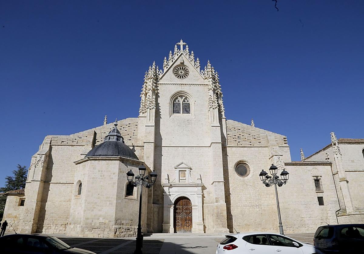 Fachada de la seo palentina a la que se conoce como la Bella Desconocida.