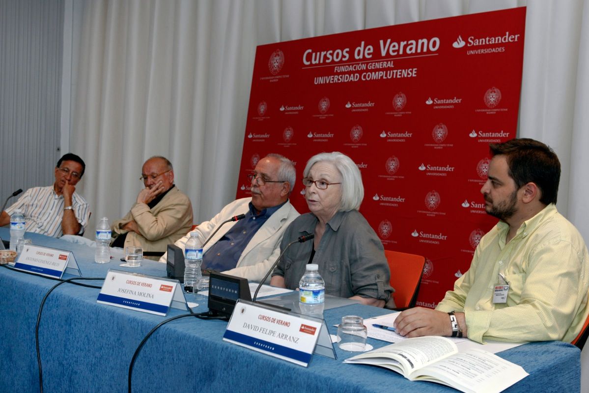 Ramón García, Mario Camus, Antonio Giménez-Rico, Josefina Molina y David Felipe Arranz en el curso Lecturas de Miguel Delibes de la Universidad Complutense de Madrid dedicaron al escritor vallisoletano en 2011